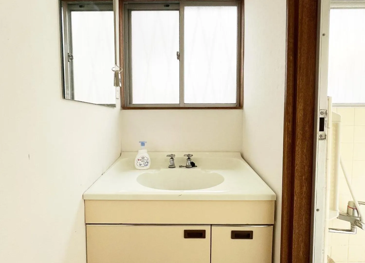 Apartment 本町1丁目b Honcho 1-Chome B Tokyo